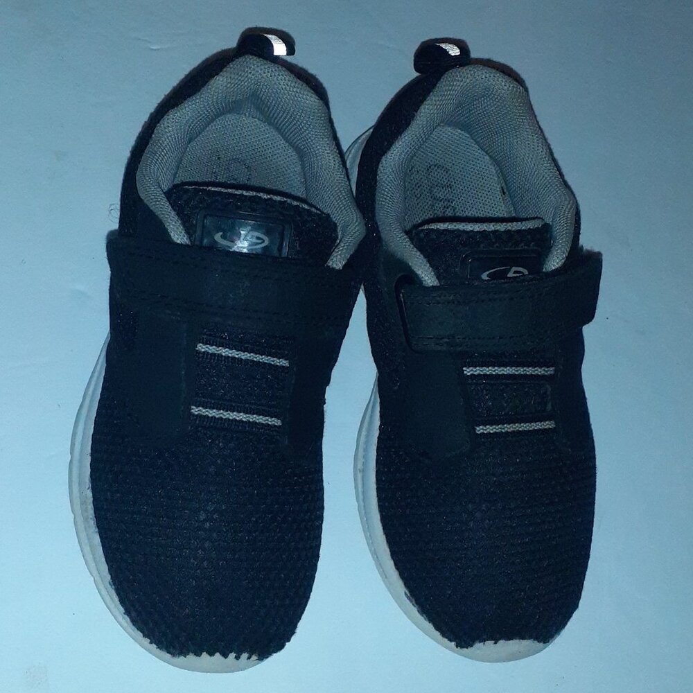 Cushion Fit Lightweight Breathable Running Sneaker